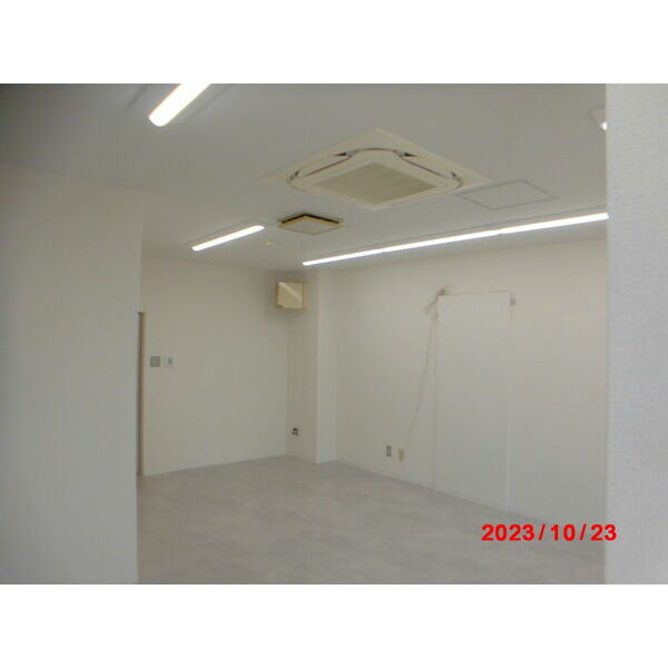 大阪市北区樋之口町の事務所の内装