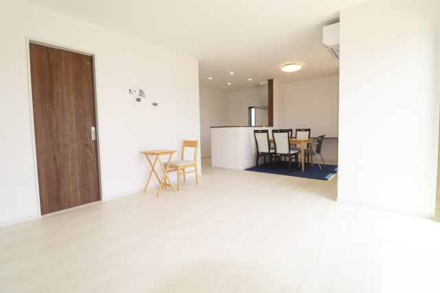 矢吹町八幡町　　　５号棟　　善郷小学校、矢吹中学区の居間・リビング|リビングエアコン付き♪