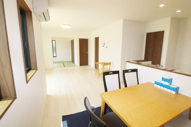 矢吹町八幡町　　　５号棟　　善郷小学校、矢吹中学区の居間・リビング|リビングエアコン付き♪