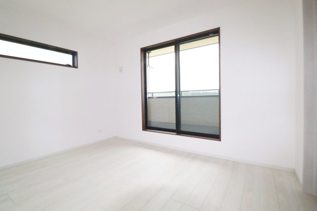 矢吹町八幡町　　　５号棟　　善郷小学校、矢吹中学区の洋室