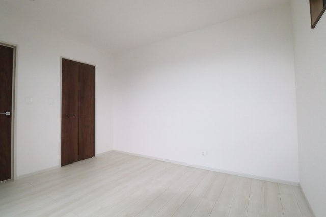 矢吹町八幡町　　　５号棟　　善郷小学校、矢吹中学区の洋室