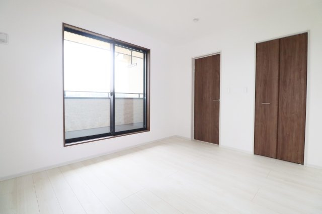 矢吹町八幡町　　　５号棟　　善郷小学校、矢吹中学区の洋室