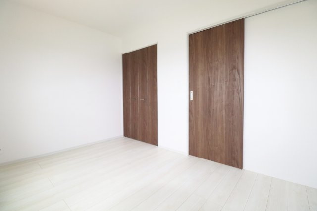 矢吹町八幡町　　　５号棟　　善郷小学校、矢吹中学区の洋室