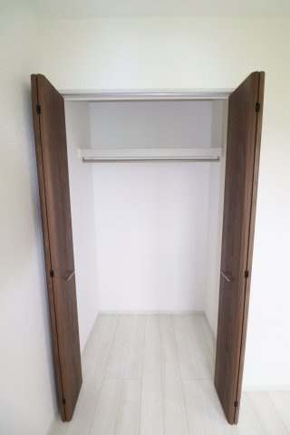 矢吹町八幡町　　　５号棟　　善郷小学校、矢吹中学区の洋室