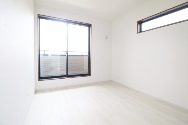 矢吹町八幡町　　　５号棟　　善郷小学校、矢吹中学区の洋室