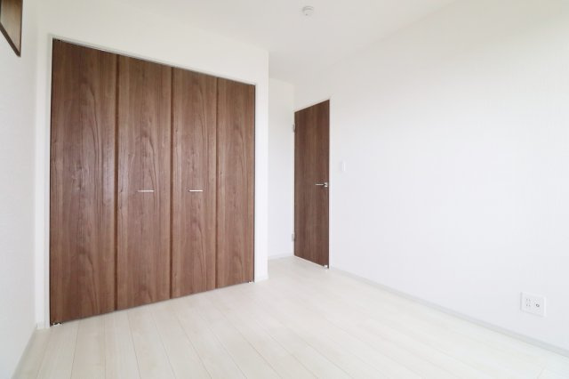 矢吹町八幡町　　　５号棟　　善郷小学校、矢吹中学区の洋室