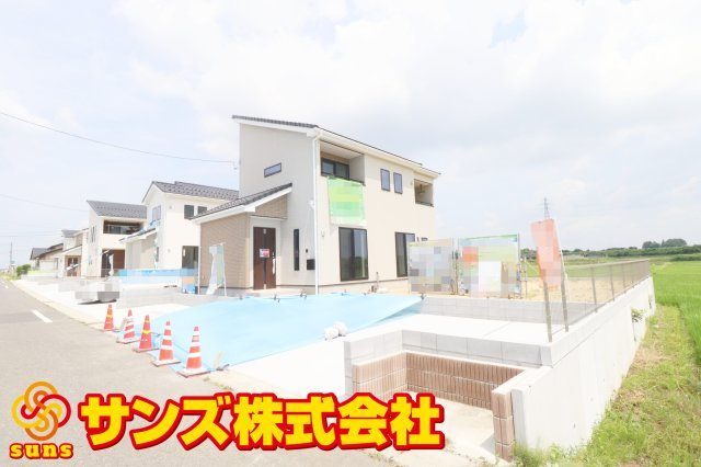 矢吹町八幡町　　　５号棟　　善郷小学校、矢吹中学区の外観|西側から見た駐車場を含む外観