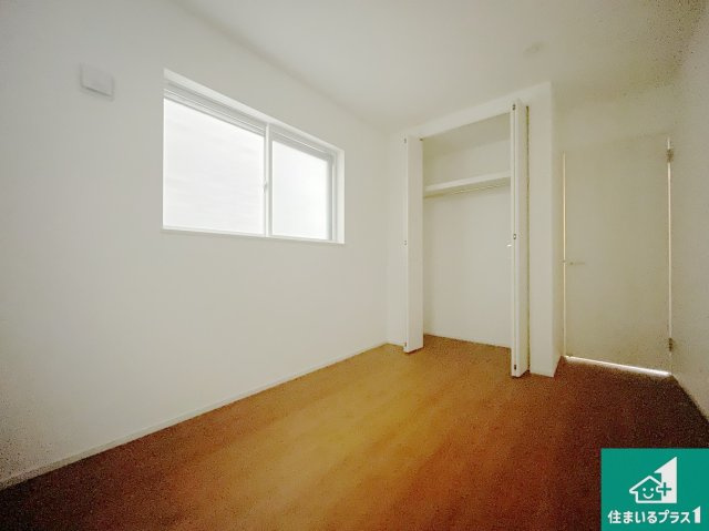 尼崎市西難波町　第15期　新築一戸建ての洋室|収納スペースが充実しているので子供の成長に合わせてたくさん収納ができます！家族構成に合わせた様々な活用ができる収納！