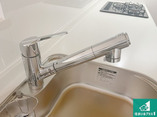 尼崎市西難波町　第15期　新築一戸建ての設備|浄水器を内蔵！炊飯時、お茶を作る時に安心してお水を使えます！お湯と冷水、浄水と原水、シャワーの切替えもワンタッチです！