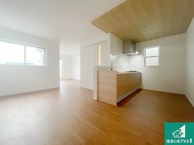 尼崎市西難波町　第15期　新築一戸建ての居間・リビング|シンプルなリビングは、観葉植物等のインテリアを楽しめますね！パパ好みにも、ママ好みにも家具次第で雰囲気を変えることができます！