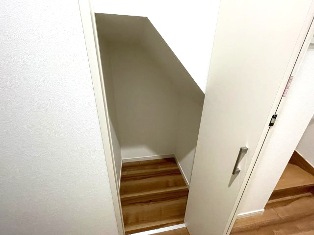 佐伯区海老園4丁目　№35830の収納|階段下収納