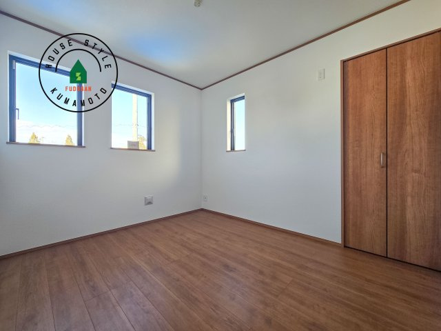 菊池郡菊陽町原水第1-3棟（A号棟）の内観：施工例|穏やかな光が差し込む室内には、穏やかな時間が流れます。