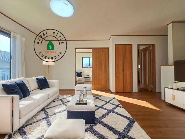 菊池郡菊陽町原水第1-3棟（A号棟）の内観：施工例|キッチンからリビングをしっかり確認できます。家族の笑顔があふれる空間になりそうですね。※家具はCGを合成したものです。