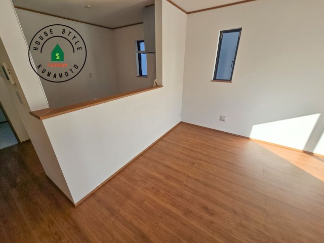 菊池郡菊陽町原水第1-3棟（A号棟）の内観：施工例|キッチンから立ち込める香りが今日の料理を期待させます。