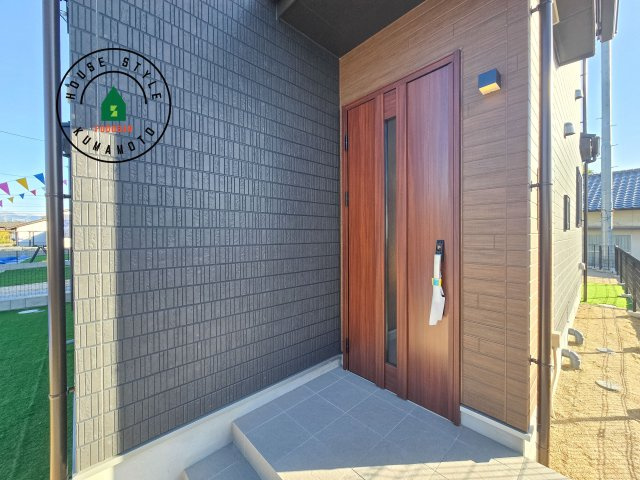 菊池郡菊陽町原水第1-3棟（A号棟）の外観：施工例|おでかけの時も帰った時も、「我が家」を最初に感じでもらえる素敵な空間に。