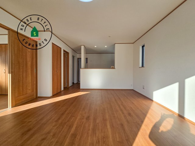 菊池郡菊陽町原水第1-3棟（A号棟）の内観：施工例|多くの時間を過すことになるリビングだからこそ、いつも穏やかな空間・解放感が味わえ毎日が充実します。