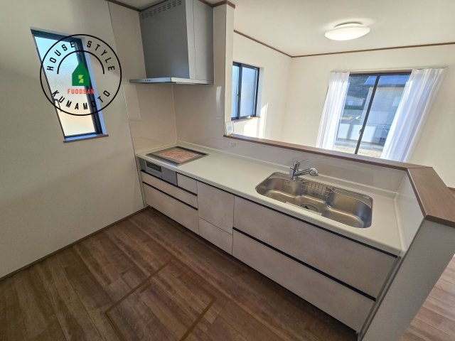 菊池郡菊陽町原水第1-3棟（C号棟）の内観：施工例|ご家族を近くに感じられる対面キッチンのLDK。会話もはずみそうですね。