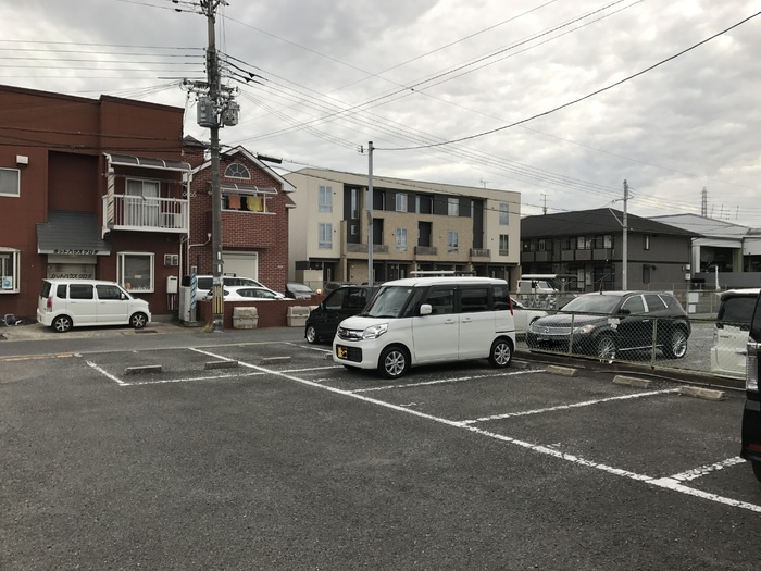 ボナール奥村の駐車場