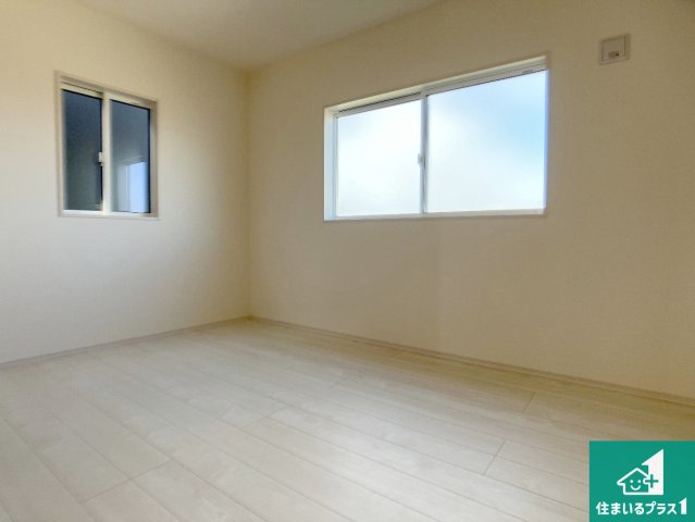 加古川市野口町坂元　新築一戸建ての洋室|シンプルな洋室は、自分好みのインテリアが楽しめます♪ご家族とインテリアや家具を選びに行くのは新築購入時の醍醐味の一つです。ぜひお楽しみください♪