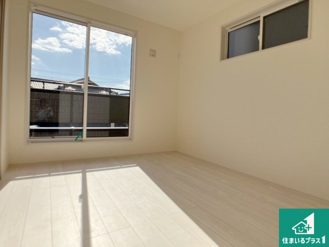 加古川市野口町坂元　新築一戸建ての洋室|シンプルな洋室は、自分好みのインテリアが楽しめます♪ご家族とインテリアや家具を選びに行くのは新築購入時の醍醐味の一つです。ぜひお楽しみください♪