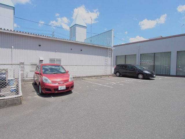 コスモピアの駐車場