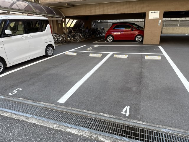 朝日プラザ佃町の駐車場