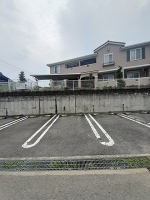 【駐車場】 | エリタージュ | 駐車場があるので、車を買う予定の方も安心です