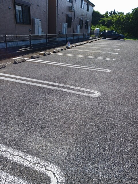 プラムフィールドDの駐車場