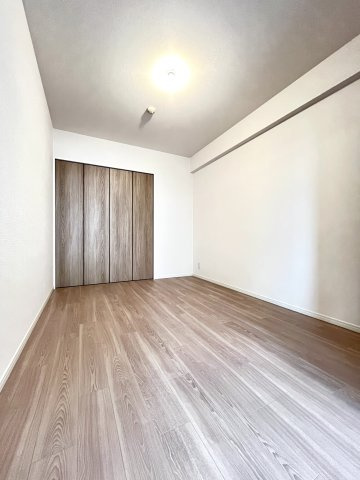 ディアステージ四条葛野大路の洋室|落ち着いた色調の洋室です