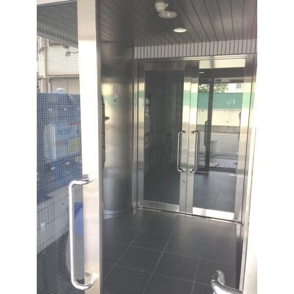 大阪市東淀川区東中島２丁目の倉庫のエントランス