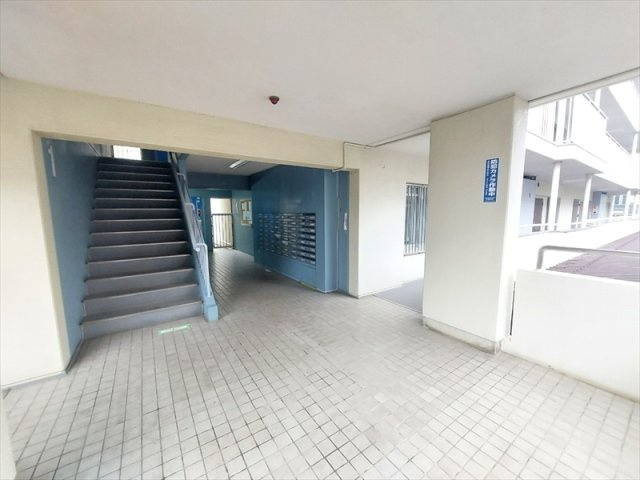 【エントランス】 | 志木ニュータウン南の森弐番街8号棟　(丸井志木店) | 駅まで徒歩11分の快適アクセス！明るい南東向き住戸