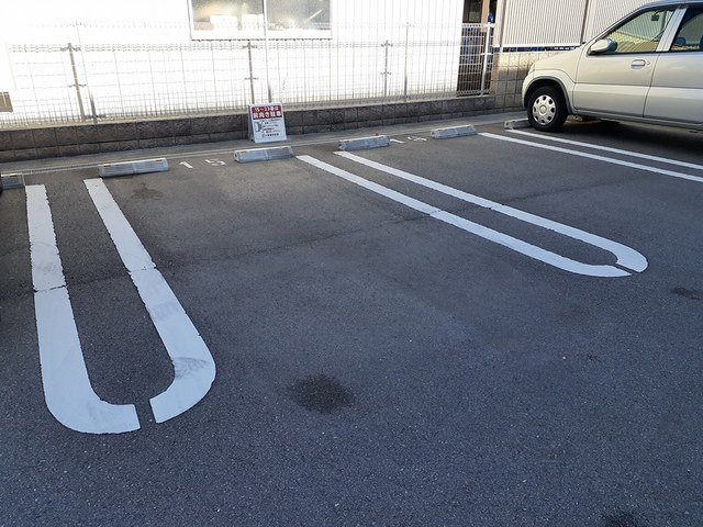 グランアウローラⅧの駐車場