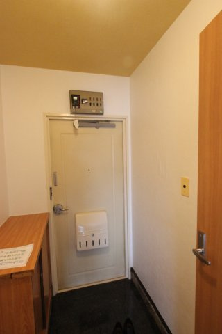 コーポやすり苑の玄関|現状優先です。