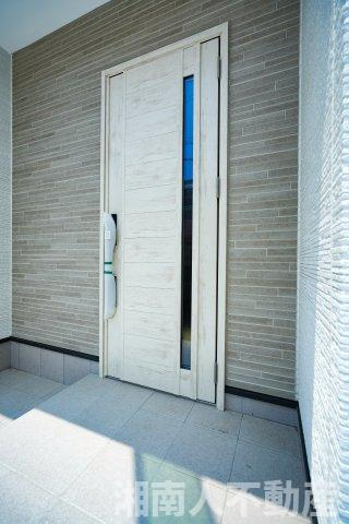 藤沢市鵠沼藤が谷４丁目１９－１４ー２新築戸建の玄関|毎日通る玄関はこちらです