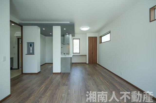 藤沢市鵠沼藤が谷４丁目１９－１４ー２新築戸建の居間・リビング|おしゃれな居間です