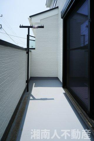 藤沢市鵠沼藤が谷４丁目１９－１４ー２新築戸建のバルコニー|開放的で明るい空間を演出してくれるバルコニーです