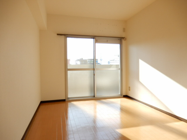 ロイヤルコーポ加古川の居間・リビング