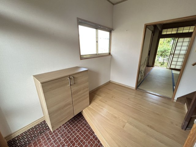 【玄関】 | 甘木貸家 | 玄関収納があり、玄関がスッキリします。