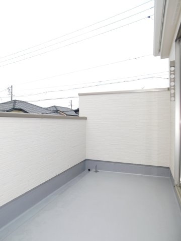 津島市喜楽町の新築一戸建のバルコニー|◇バルコニー◇　　２部屋から出入りできるワイドバルコニー♪
