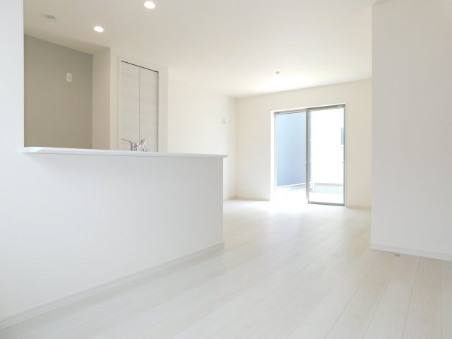 津島市喜楽町の新築一戸建の居間・リビング|◇リビング◇　　南面で明るいリビング１５．７５帖　開放的な空間♪　　