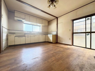 【居間・リビング】 | 吹田市泉町5丁目貸家