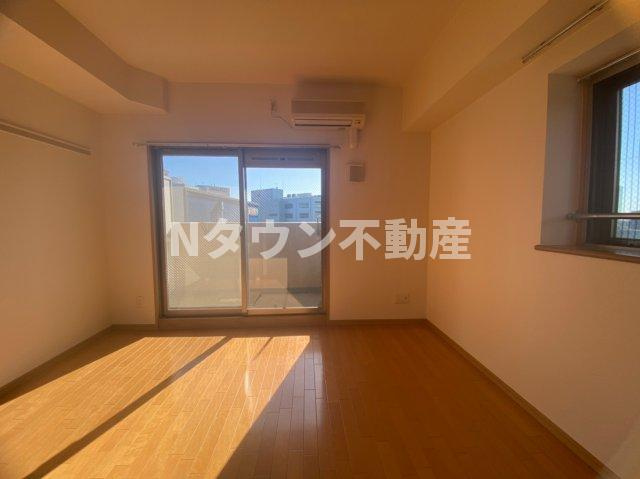 【内装】 | プレサンス名古屋駅前 | こちらのリビングで趣味の時間をお楽しみください