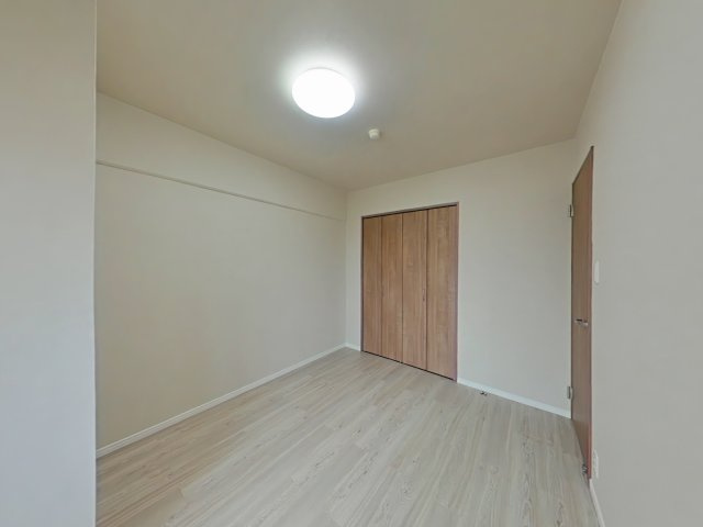 ペルル新福の洋室