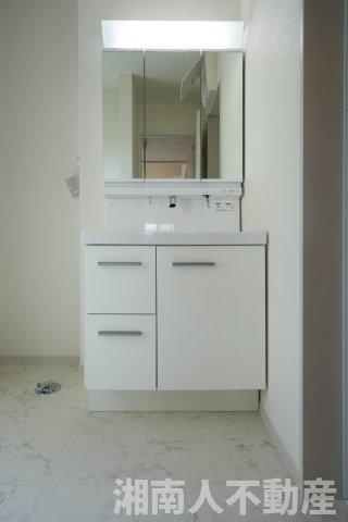 藤沢市本鵠沼３丁目５９２１番２新築戸建の独立洗面台