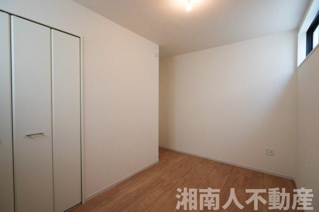 藤沢市本鵠沼３丁目５９２１番２新築戸建の洋室|個人の部屋や寝室として使える洋室です