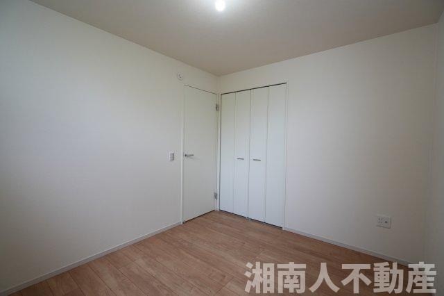 藤沢市本鵠沼３丁目５９２１番２新築戸建の洋室|使い勝手のいい洋室です