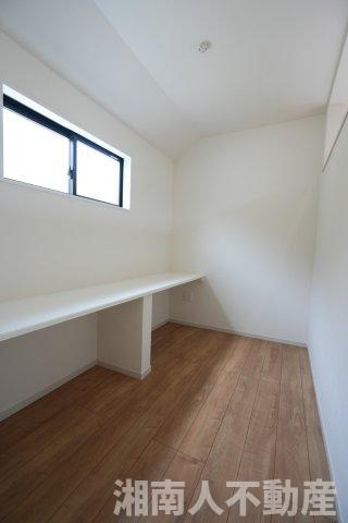 藤沢市本鵠沼３丁目５９２１番２新築戸建の洋室|ゆったりした洋室です