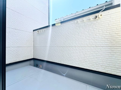 【バルコニー】 | エルフパパ庄内緑地 | 開放的で明るい空間を演出してくれるバルコニーです