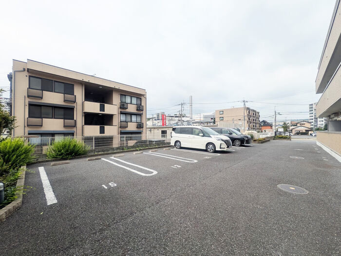グランメールＫの駐車場
