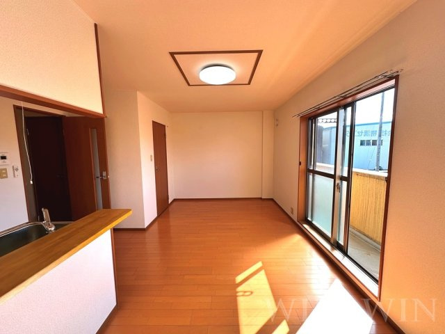 ブロードタウン神野 Ⅱ B棟の居間・リビング